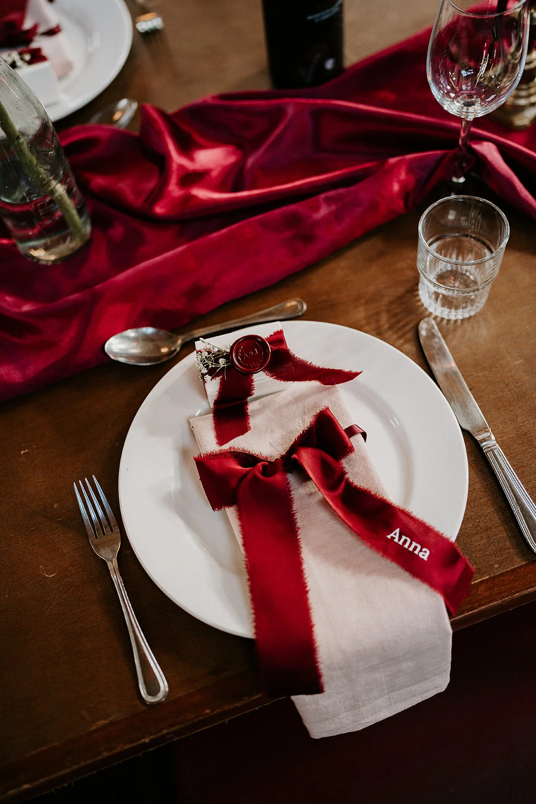 Place settings with red bow